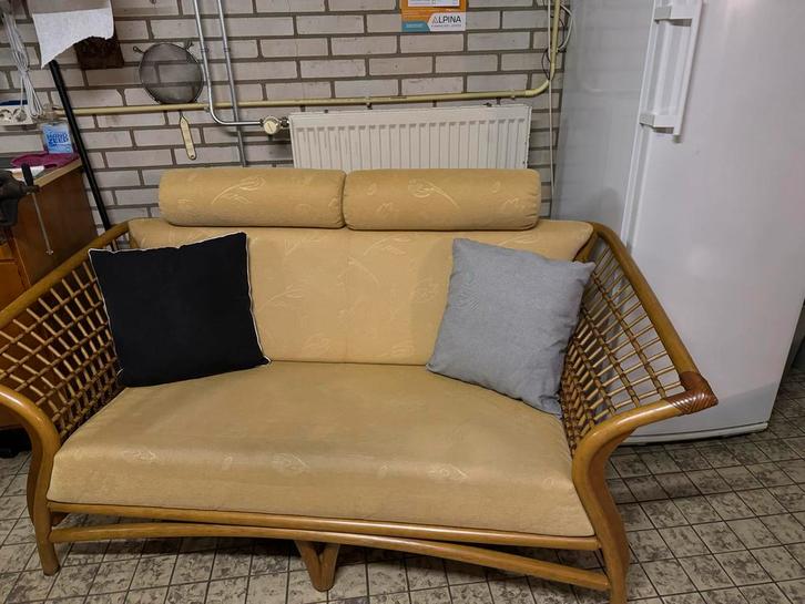 Rotan bank, fauteuils & messing salontafel, Huis en Inrichting, Banken | Bankstellen, Gebruikt, Rechte bank, Tweepersoons, 150 tot 200 cm