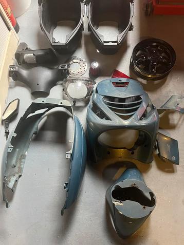 Onderdelen zip beschikbaar voor biedingen