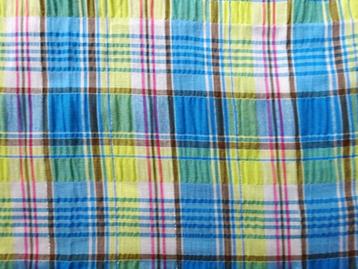 Blauw geel wit geblokt lapje met rode lijnen * 120 x 120   beschikbaar voor biedingen