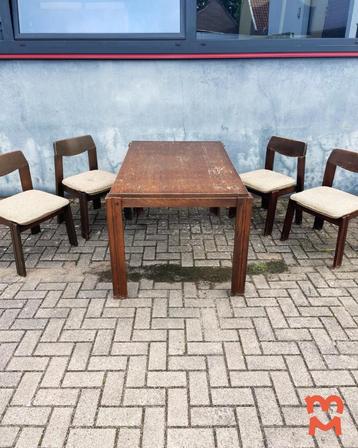 Jaren 60 eetkamerset (uitschuifbare stafel + 4 stoelen) beschikbaar voor biedingen
