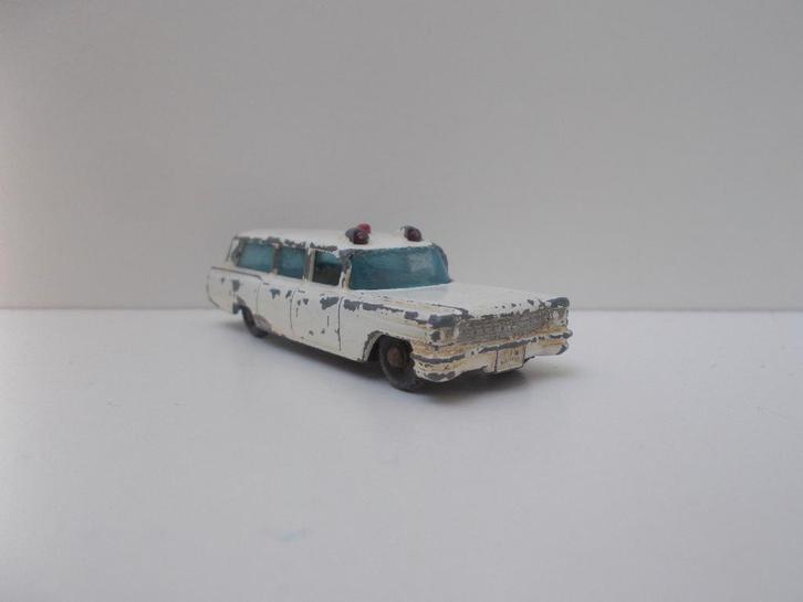 5996 Cadillac Fleetwood S&S Ambulance Lesney Matchbox No 54, Hobby en Vrije tijd, Modelauto's | Overige schalen, Gebruikt, Auto