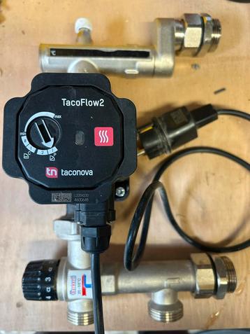Taconova Tacoflow2 circulatiepomp op mengverdeler 1 inch beschikbaar voor biedingen