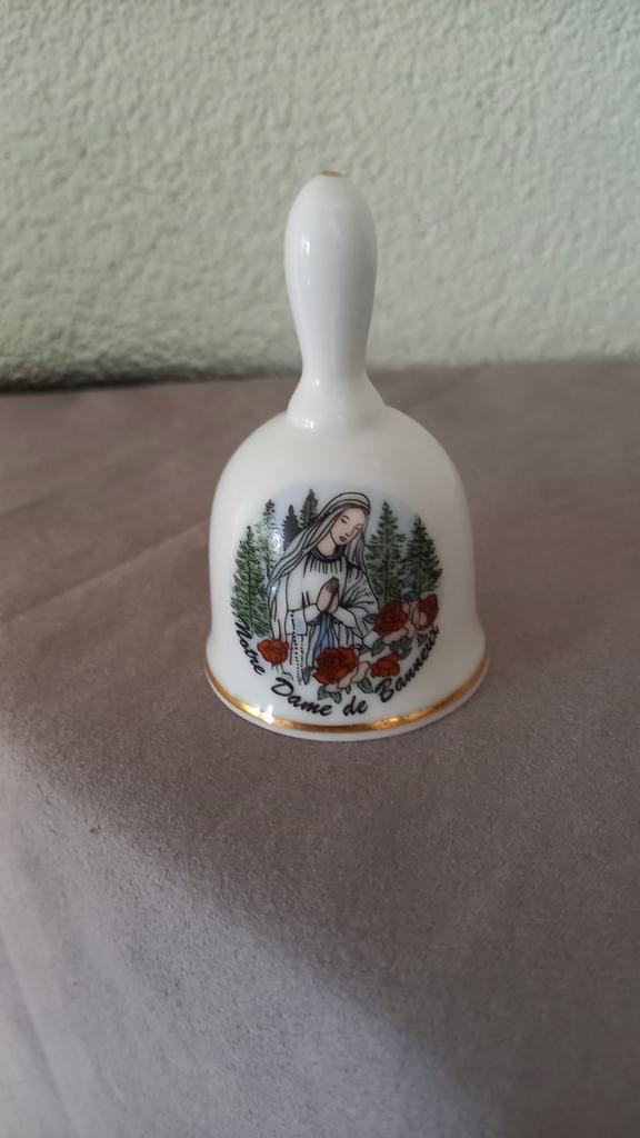 Tafel belletje met religieuze voorstelling, Antiek en Kunst, Antiek | Porselein, Ophalen of Verzenden