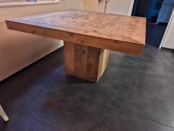 Houten vierkante eettafel 130x130 cm beschikbaar voor biedingen