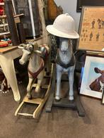 Antieke houten hobbelpaarden – handgemaakt 19e/20e eeuw.