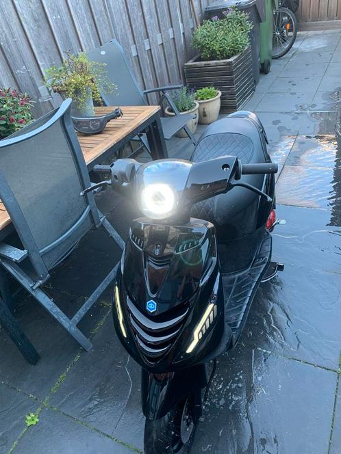 Piaggio zip 50 cc 4 takt met Wok, Fietsen en Brommers, Scooters | Piaggio, Zo goed als nieuw, Zip, Ophalen