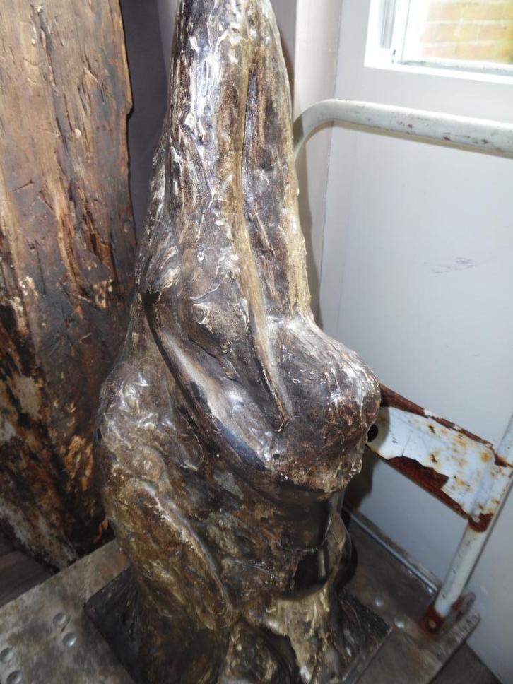 Staande dame omhelst door zwaan, Antiek en Kunst, Kunst | Beelden en Houtsnijwerken, Ophalen