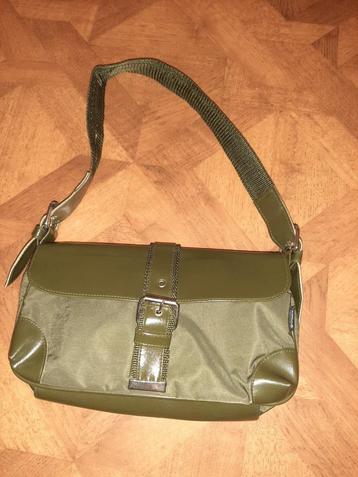 Tas groen 27x16 cm beschikbaar voor biedingen