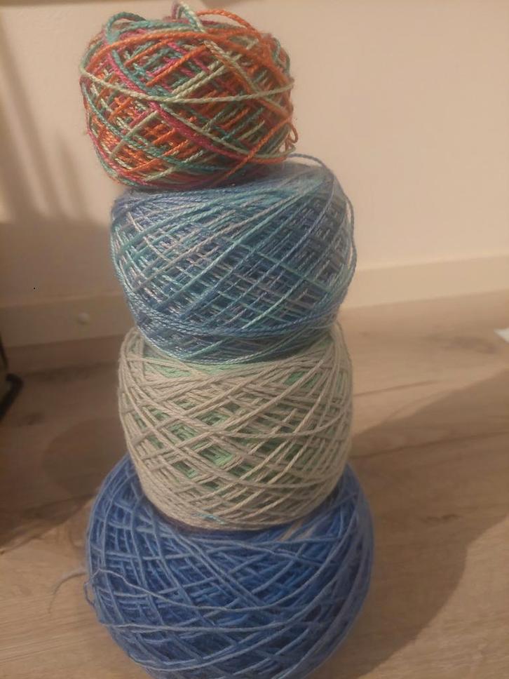 4 Bollen Wol - Verschillend Gebruik, Hobby en Vrije tijd, Breien en Haken, Verzenden