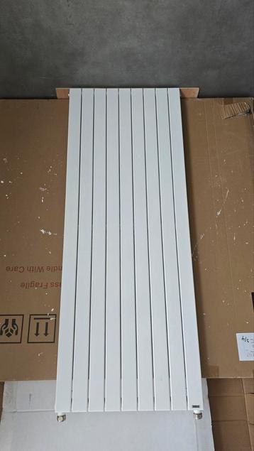 Design radiator verticaal L140cm B 54cm beschikbaar voor biedingen