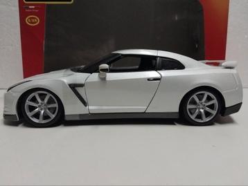 Nissan GT-R Coupe GTR parelmoer 2009 Bburago metal 1:18 KRD beschikbaar voor biedingen