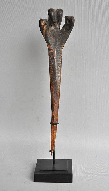TOP!! Benen dolk vd casuaris vogel, Asmat, PNG, ca 1800 !! beschikbaar voor biedingen