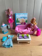 2 x Barbie met meubeltjes, extra kleding, leesboek, Mattel., Ophalen of Verzenden, Gebruikt, Barbie