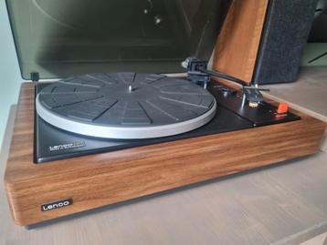 Lenco L82 beschikbaar voor biedingen