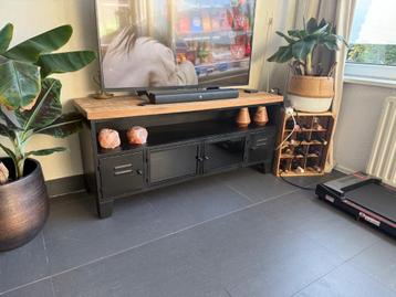 Tv Meubel 140 cm beschikbaar voor biedingen