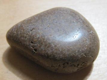 ede. 2x grote edelsteen OÖLITISCHE IJZERSTEEN (2) beschikbaar voor biedingen