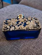 Antieke Kobalt Blauwe Parfumfles met Zilveren Bloem, Antiek en Kunst, Antiek | Glas en Kristal, Ophalen of Verzenden