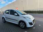 Peugeot 107 1.0 12V 5DR 2013 Wit, Auto's, Voorwielaandrijving, Stof, 4 stoelen, Origineel Nederlands