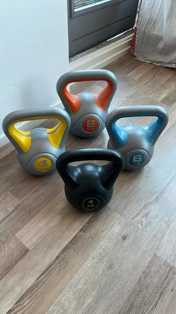 4x kettlebel (4/4/6/8kg) beschikbaar voor biedingen