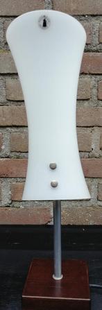 Tafellamp. IKEA B9820. By Carl Öjerstam. Wit glas. 40 cm., Huis en Inrichting, Lampen | Tafellampen, Ophalen, Post modern, Minder dan 50 cm