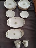 10 bananen dozen  met serviezen, mooi  glaswerk,kaststel.., Huis en Inrichting, Ophalen