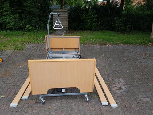 Hoog laag Bed : Verstelbaar, zorg verpleegbed, Huis en Inrichting, Slaapkamer | Bedden, Zo goed als nieuw, Eenpersoons, 90 cm