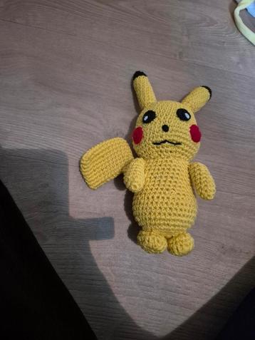 gehaakte pokemon pikachu knuffel  beschikbaar voor biedingen
