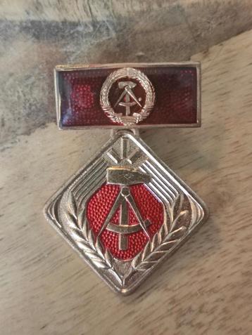 Aktivist der sozialistischen Arbeit" medaille DDR beschikbaar voor biedingen