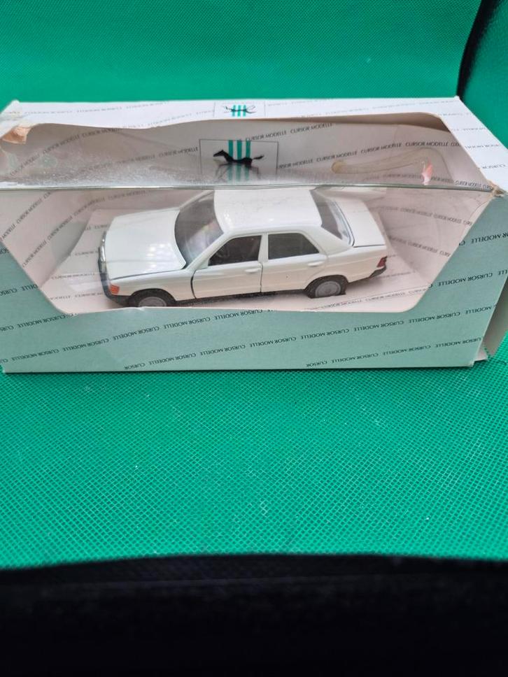 402 mercedes-benz cursor models, Hobby en Vrije tijd, Modelauto's | Overige schalen, Zo goed als nieuw, Bus of Vrachtwagen, Ophalen of Verzenden