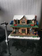 Lemax Village Crossing Depot retired, Ophalen of Verzenden, Gebruikt