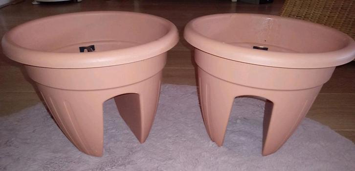 2 kunststof bloembakken/potten Terra cotta kleur 2 voor €10, Tuin en Terras, Bloembakken en Plantenbakken, Zo goed als nieuw, Kunststof