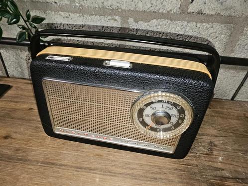 Vintage Radio's uit de jaren 60 omgebouwd tot bluetooth radi, Verzamelen, Retro, Huis en Inrichting, Ophalen