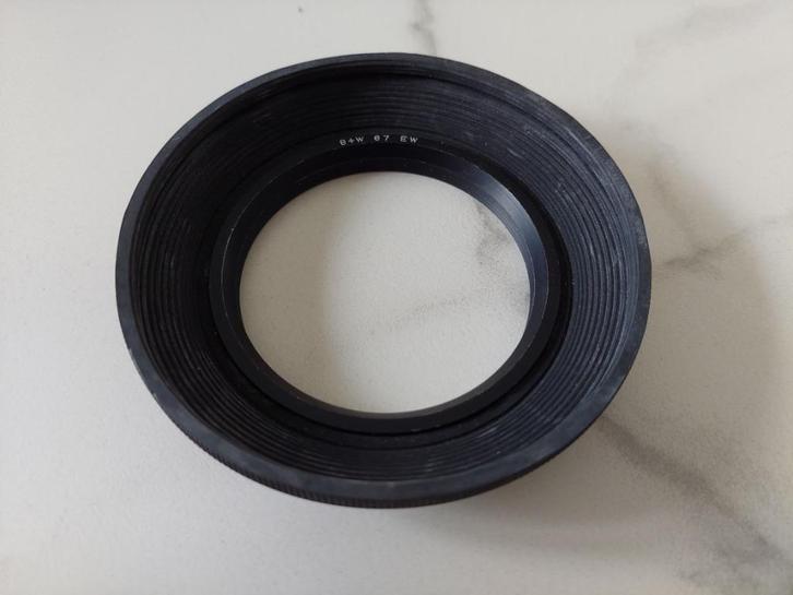 500 – B&W Wide Angle Rubberen Zonnekap - 67 mm., Audio, Tv en Foto, Fotografie | Filters, Zo goed als nieuw, Zonnekap, 60 tot 70 mm