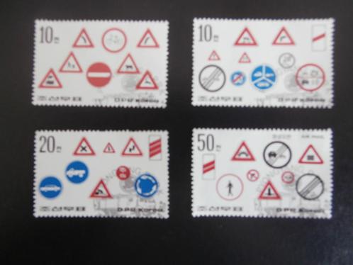 NOORD KOREA 1987; VERKEERSBORDEN per serie of blokken van 4, Postzegels en Munten, Postzegels | Azië, Gestempeld, Oost-Azië, Verzenden