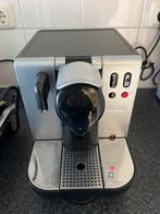 Nespresso DeLonghi - Werkt goed!, Gebruikt, Espresso apparaat, Ophalen of Verzenden, Koffiepads en cups