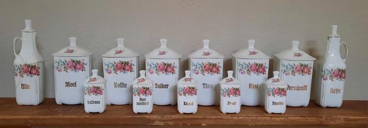 Porceleinen set kruidenpotjes en kruiken, Antiek en Kunst, Antiek | Porselein, Ophalen of Verzenden