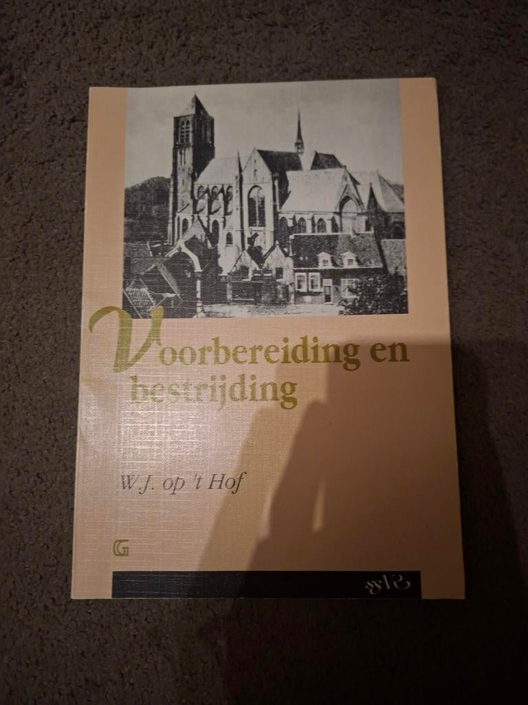 Hof - Voorbereiding en bestryding, Boeken, Verzenden, Zo goed als nieuw, Hof