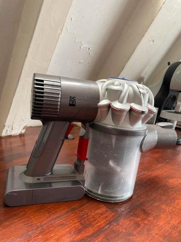 Dyson DC 62 (heeft nieuwe batterij nodig) beschikbaar voor biedingen