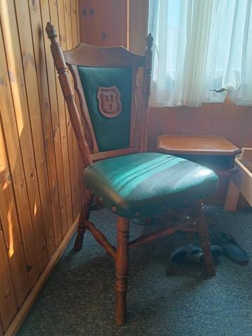 4 mooie houten antieke groen leren stoelen beschikbaar voor biedingen