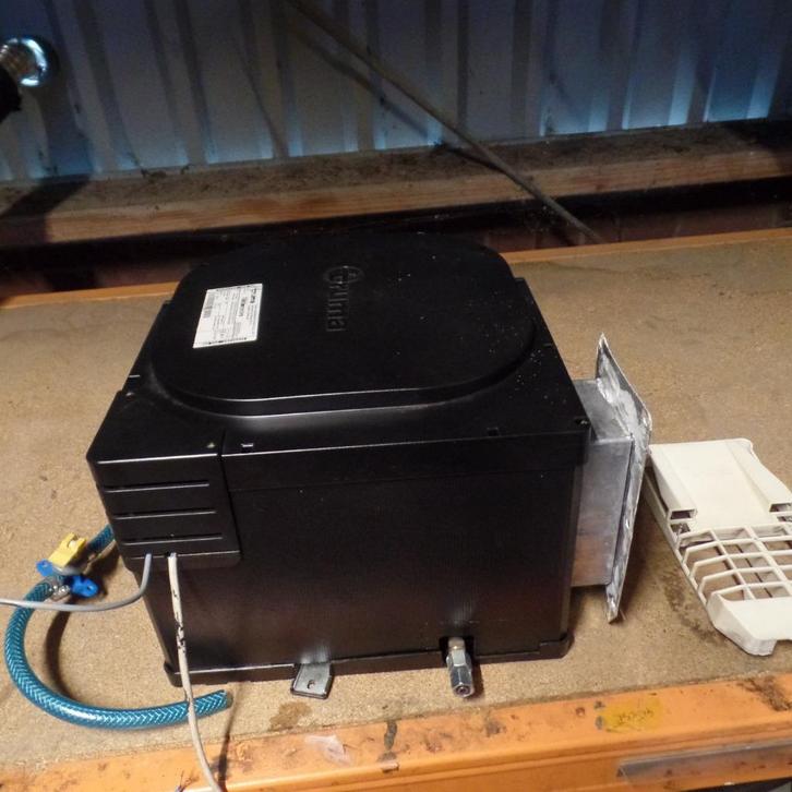 Truma BG10  gasboiler geheel compleet, Caravans en Kamperen, Camper-accessoires, Gebruikt, Ophalen of Verzenden