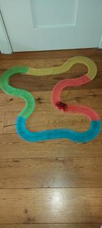 Flexibele Racebaan met Lichtgevende Auto, Racebaan, Zelf te bouwen, Zo goed als nieuw, Elektrisch