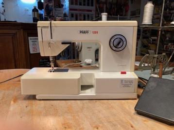 Pfaff 1209 naaimachine met boventransport (idt) beschikbaar voor biedingen