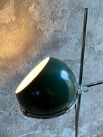 Staande lamp met metalen bol van Gepo Amsterdam , vintage, Huis en Inrichting, Lampen | Vloerlampen, Space Age, 150 tot 200 cm