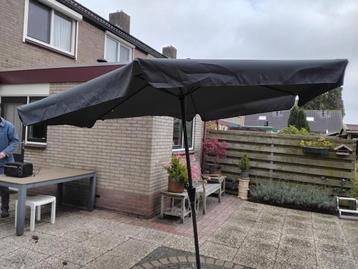 Parasol  beschikbaar voor biedingen