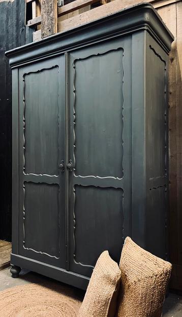 Authentieke Biedermeier linnenkast ca 1880 beschikbaar voor biedingen