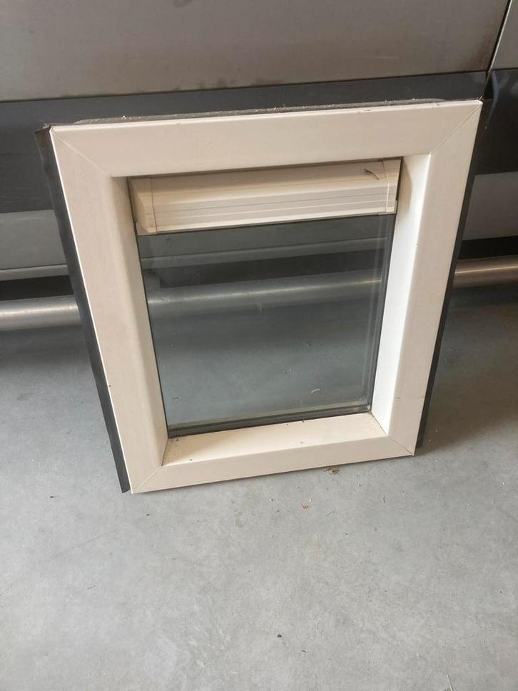 Kunststof kozijn 58*69, Tuin en Terras, Schuttingen, Zo goed als nieuw, Kunststof, 1 tot 2 meter, Minder dan 3 meter, Ophalen