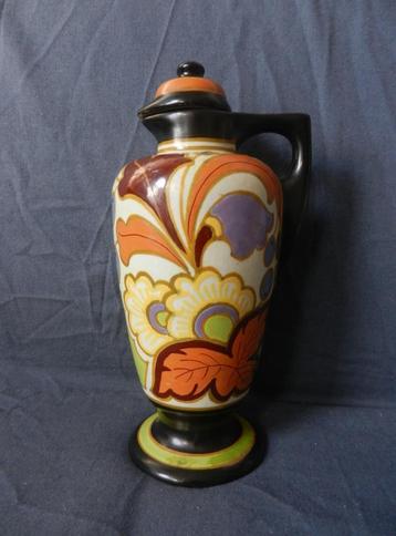 Plateel kan / kruik met bloemdecor De Iris uit Gouda h. 22,2 beschikbaar voor biedingen