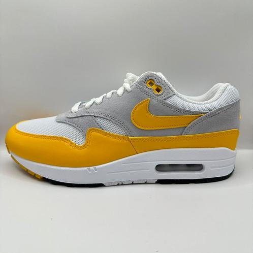 Nike Air Max 1 University Gold (maat 42,5), Kleding | Heren, Schoenen, Nieuw, Sneakers of Gympen, Wit, Ophalen of Verzenden