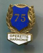 75 jaar operette harmonie email op koper speldje ( V_144 ), Verzamelen, Speldjes, Pins en Buttons, Verzenden, Zo goed als nieuw