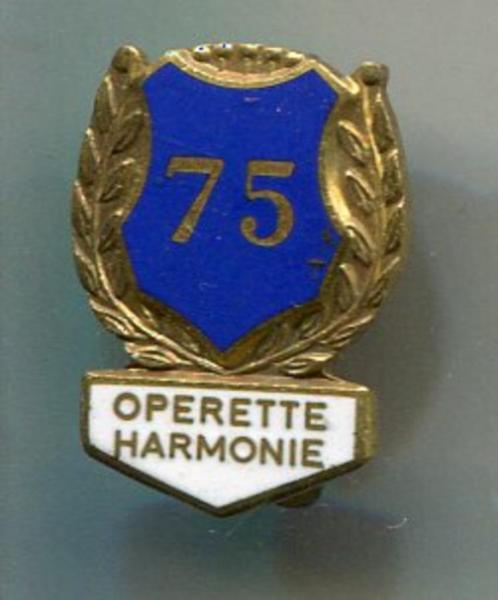 75 jaar operette harmonie email op koper speldje ( V_144 ), Verzamelen, Speldjes, Pins en Buttons, Zo goed als nieuw, Speldje of Pin
